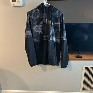 Nike Men's Camouflage Black and Gray Windbreaker